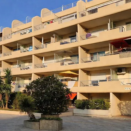 Joli Climatisé Au Port De - Proche Plages Et Commerces - Linge De Maison Fourni Appartement
