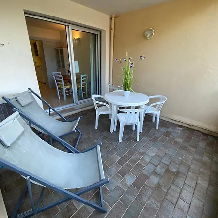 Joli Climatisé Au Port De - Proche Plages Et Commerces - Linge De Maison Fourni Appartement *