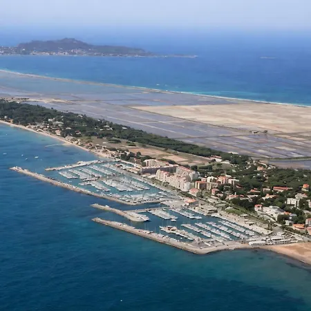 Joli Climatise Au Port De - Proche Plages Et Commerces - Linge De Maison Fourni Ιέρ