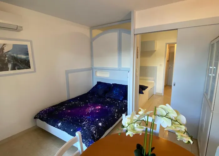 Joli Climatise Au Port De - Proche Plages Et Commerces - Linge De Maison Fourni Ιέρ